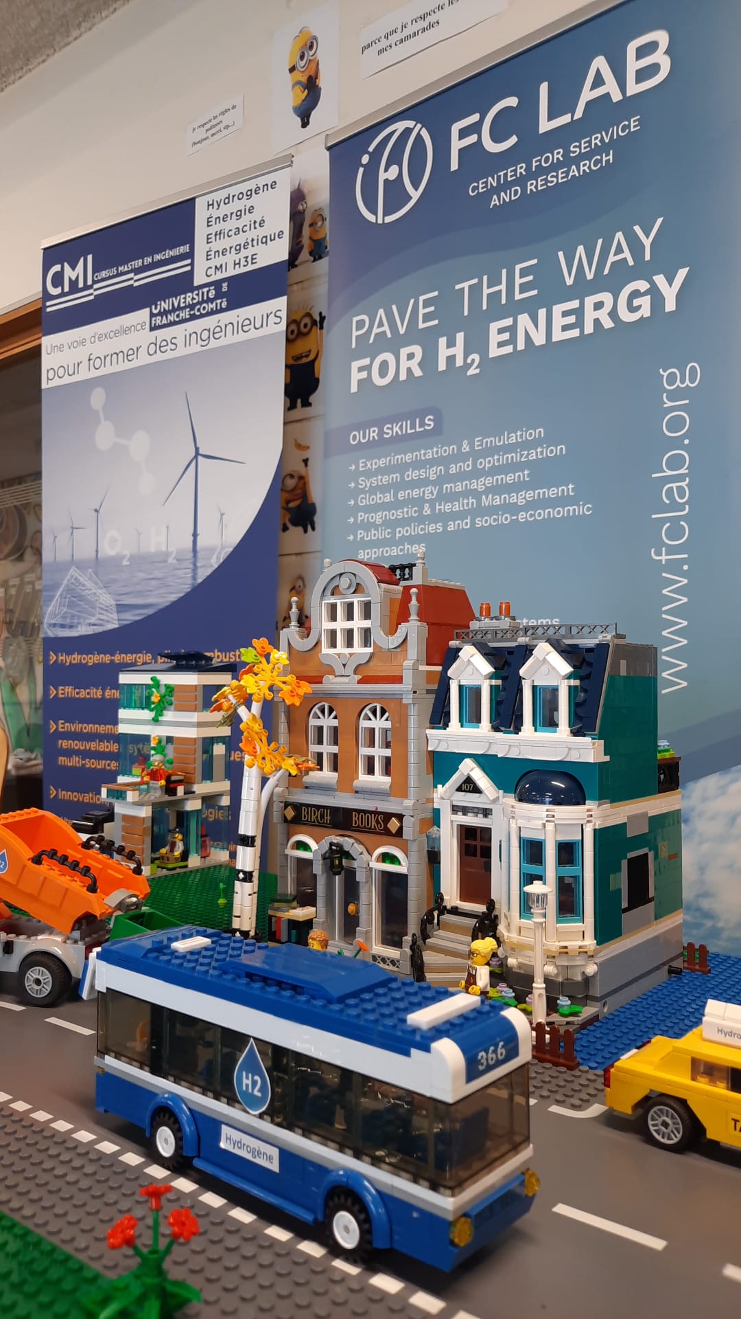 maquette en lego pour expliquer le fonctionnement de l'hydrogène lors de l'OVNI event